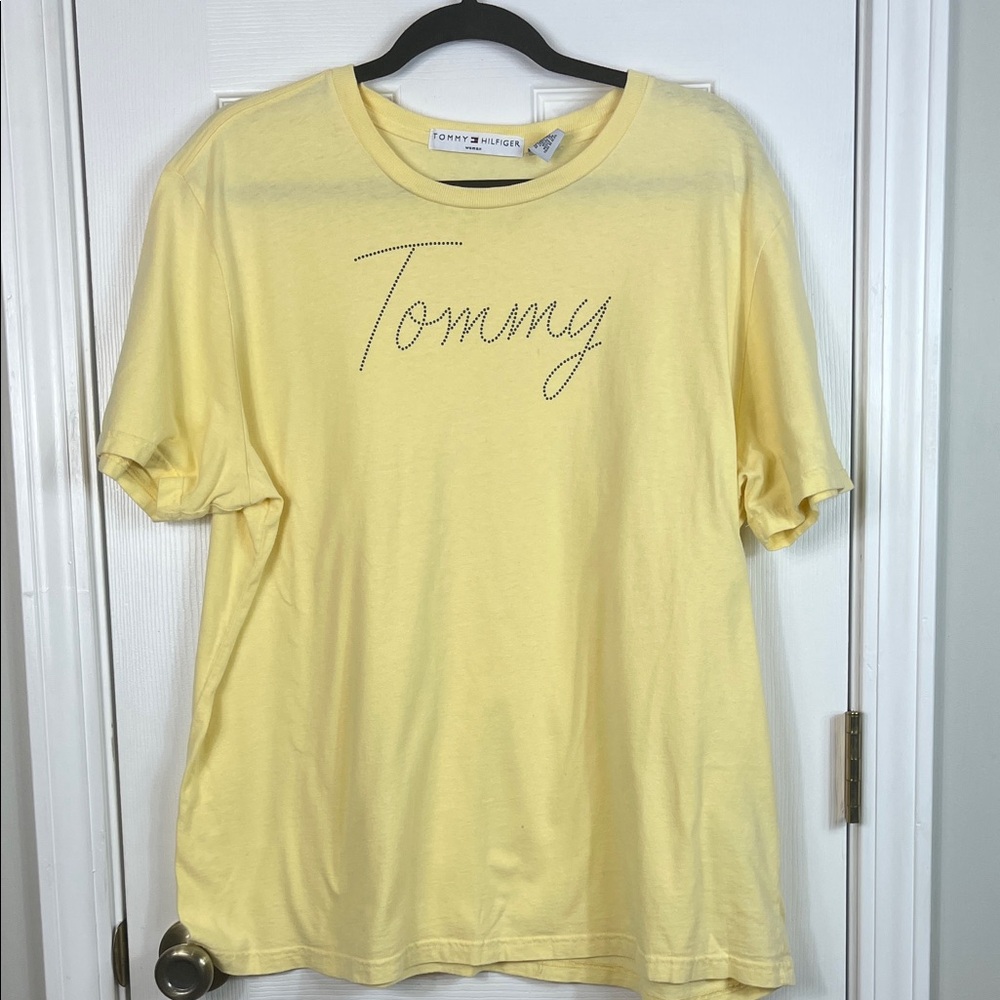 Tommy Hilfiger yellow short sleeved tee shirt size 2X. 100% cotton.